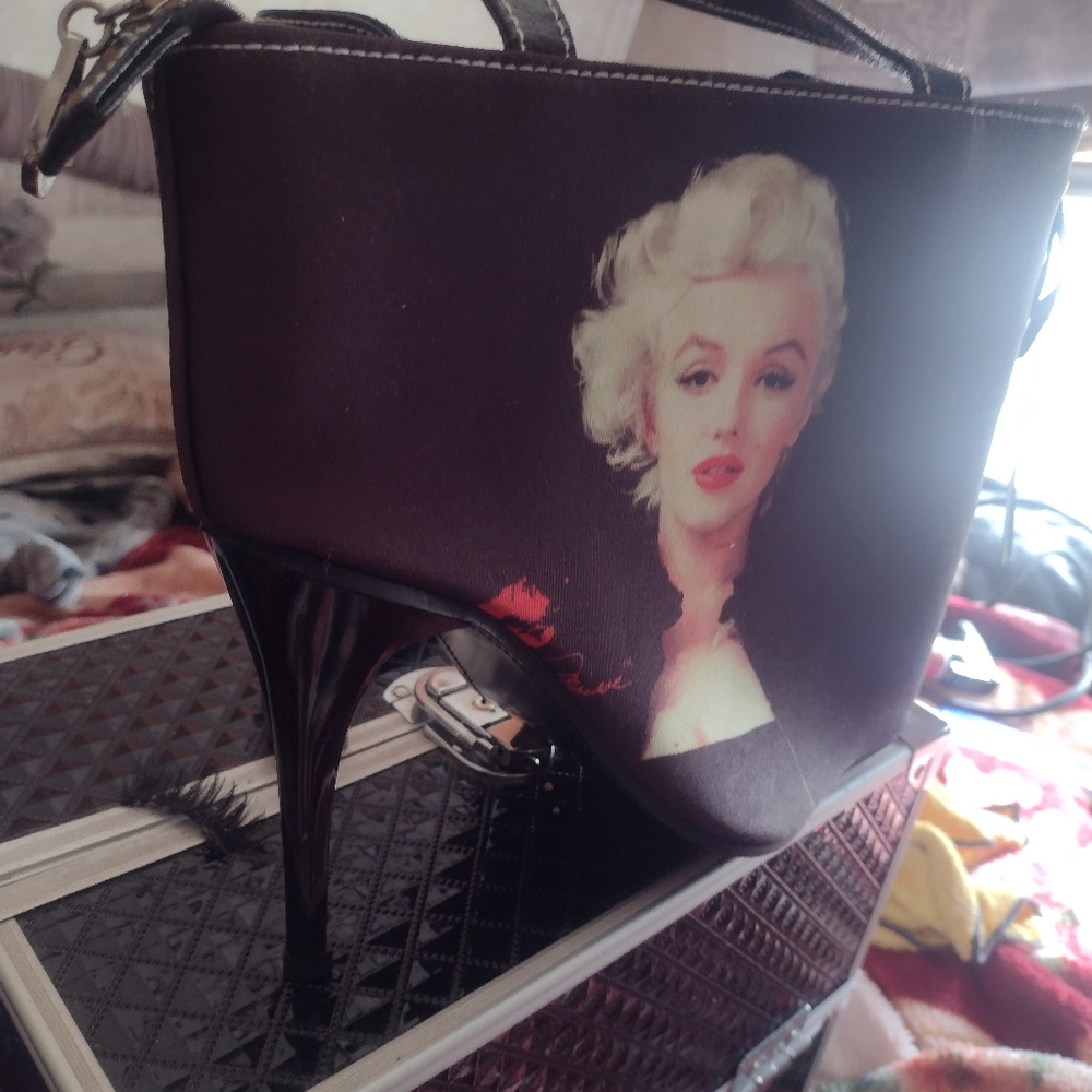 Purse - Picture 2 of 4